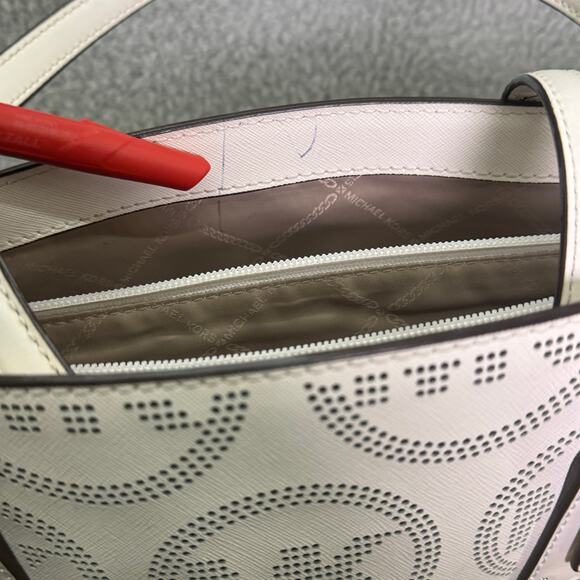 Michael Kors Voyager Tote Bag Optic White Leather NWT MK Logo Shoulder Handbag - Picture 10 of 15